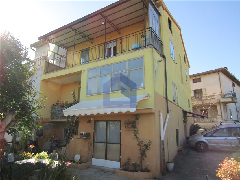 Mozzagrogna, località Villa Romagnoli – Ampia casa con terreno