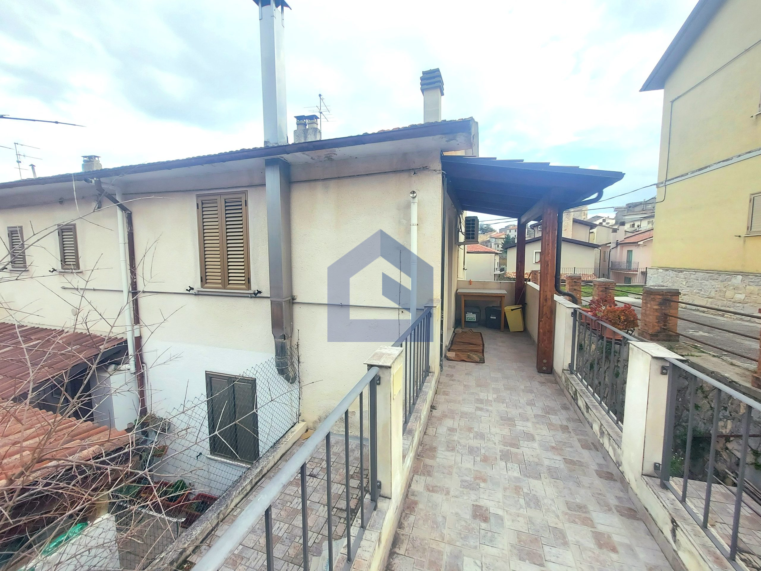 Lama dei Peligni: Casa ristrutturata semi-indipendente [V8903]