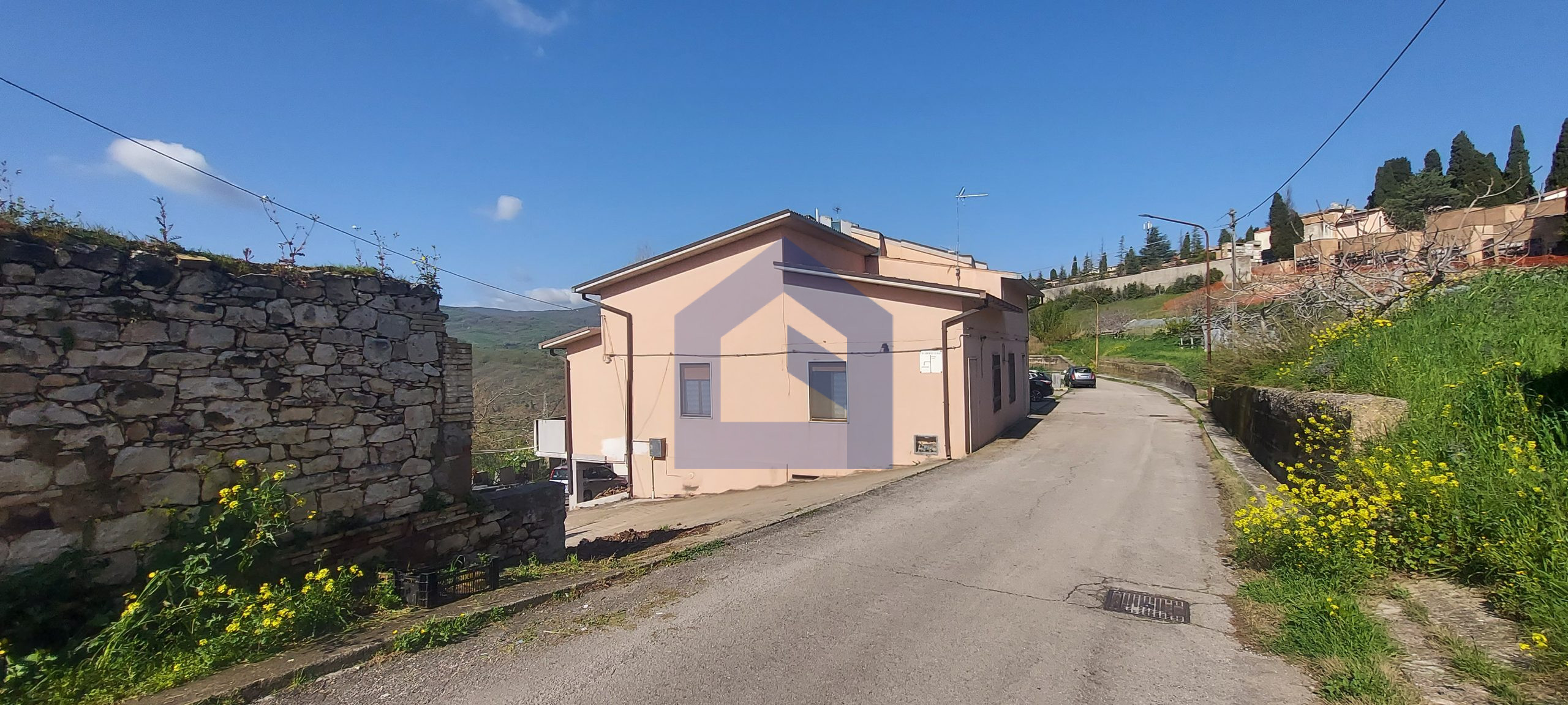Atessa, Villa indipendente sulla pista ciclabile con rudere e terreno [V8902]