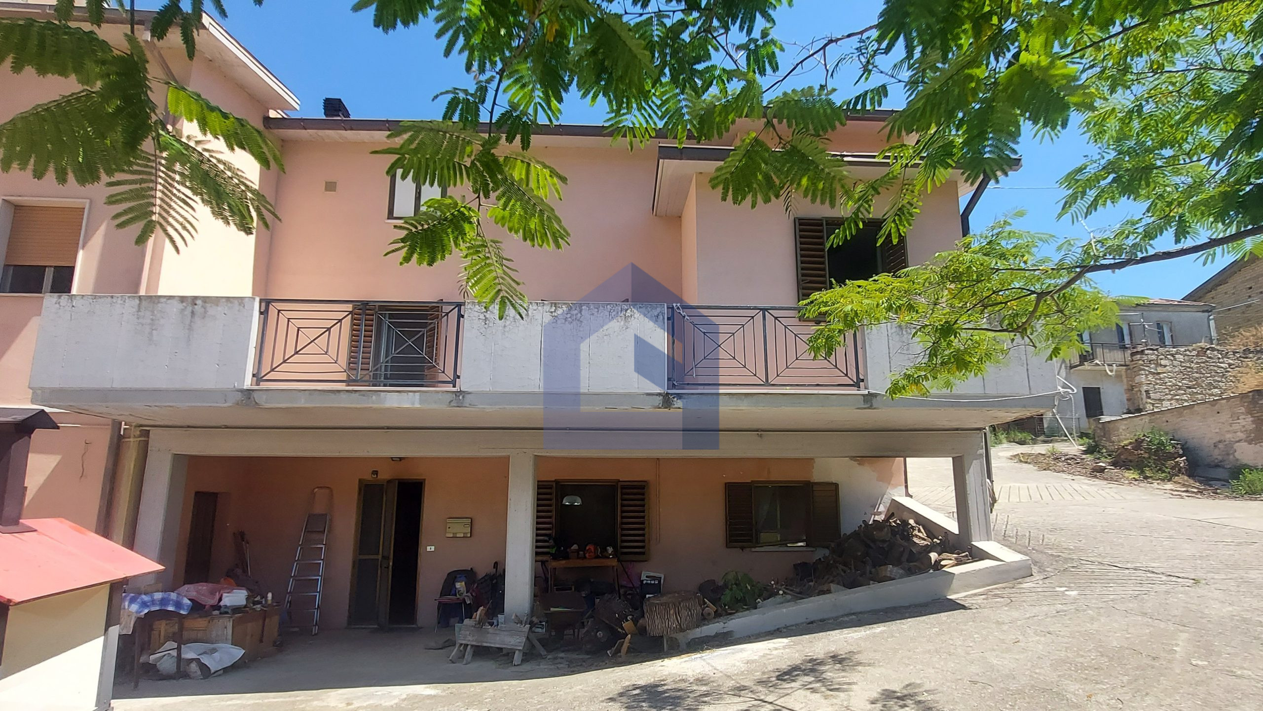 Atessa, Villa indipendente sulla pista ciclabile con rudere e terreno [V8902]
