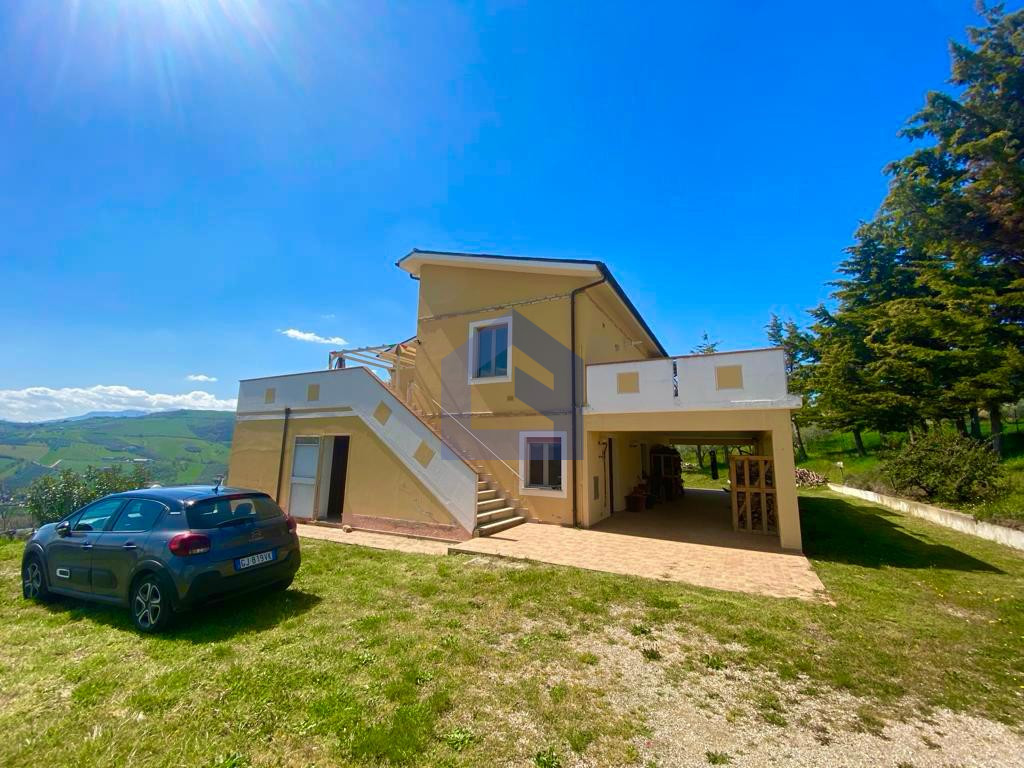 Castilenti, Casa Indipendente con vista sul Gran Sasso [V8914]