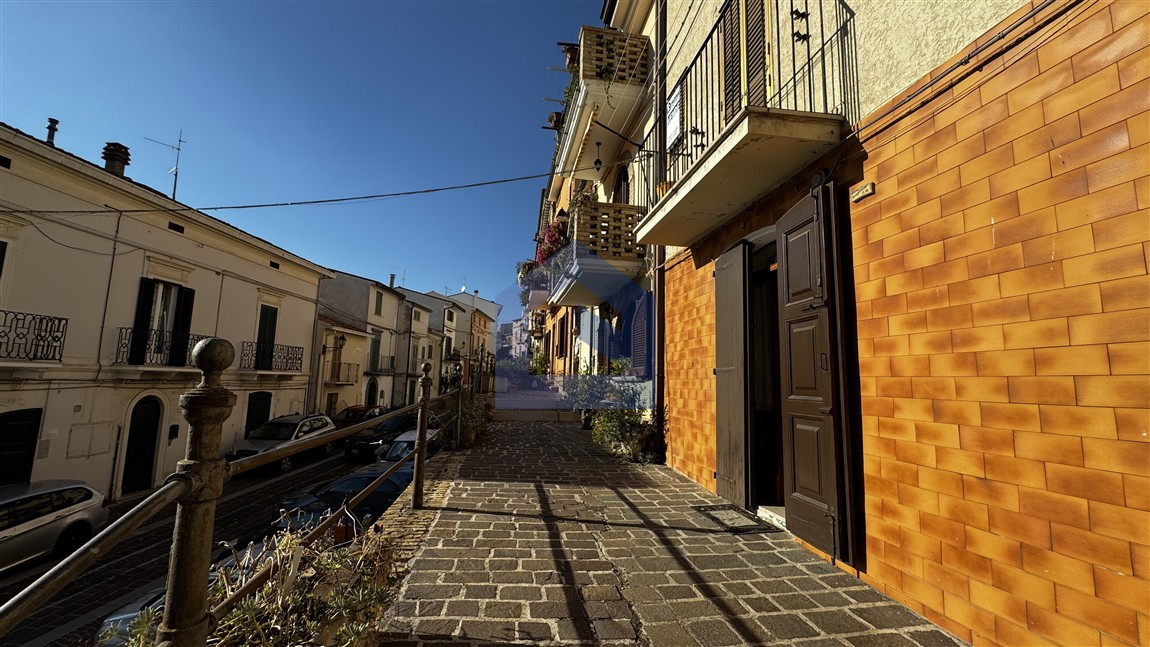 Castel Frentano: casa indipendente cielo-terra in pieno centro [V4126]